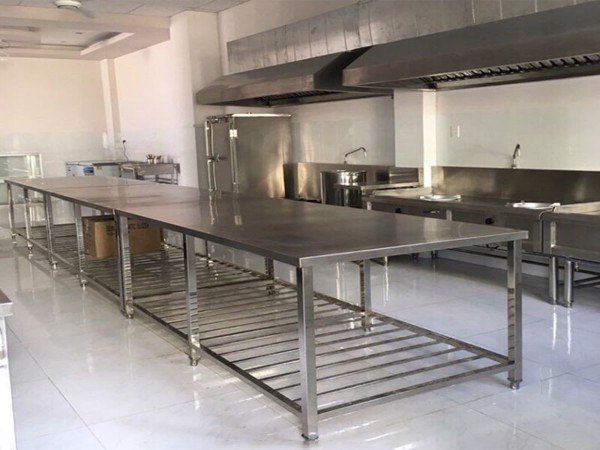 Bàn bếp inox sơ chế thực phẩm có giá nan dưới 2
