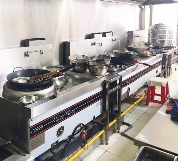 Bếp á đơn công nghiệp quạt thổi 1 bầu nước sạch kiềng gang 4