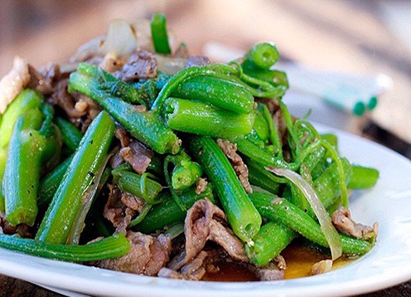 Bếp á công nghiệp 3 họng có kệ dưới và vòi nước sạch 6