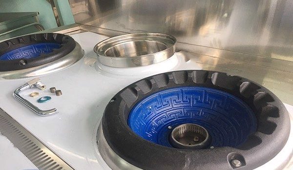Bếp á 2 họng công nghiệp có 1 vòi nước sạch 4