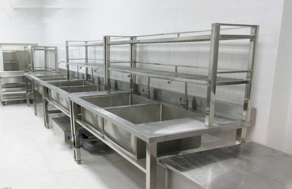 Chậu rửa đôi inox có giá để đồ phía trên 2