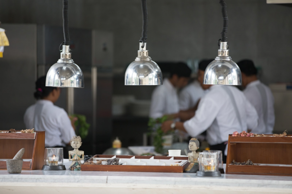 Bếp Âu 4 Họng Việt Nam dễ vận hành 6